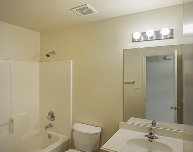 121 Shenandoah Trl - Photo Thumbnail 18