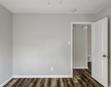 6101 London Dr - Photo Thumbnail 23