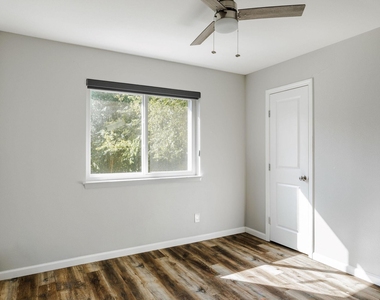 6101 London Dr - Photo Thumbnail 22