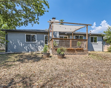 6101 London Dr - Photo Thumbnail 11