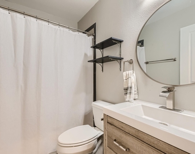 6101 London Dr - Photo Thumbnail 9