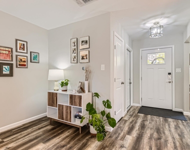 6101 London Dr - Photo Thumbnail 1