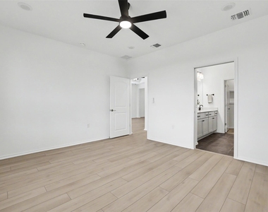 310 Livewater Ln - Photo Thumbnail 7