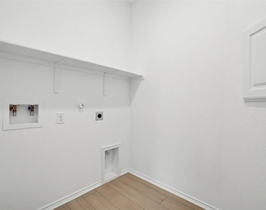 310 Livewater Ln - Photo Thumbnail 18