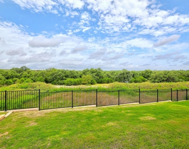 310 Livewater Ln - Photo Thumbnail 14