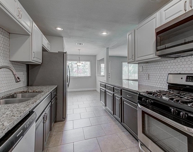 1711 Cricket Hollow Dr - Photo Thumbnail 4