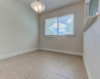 1711 Cricket Hollow Dr - Photo Thumbnail 3
