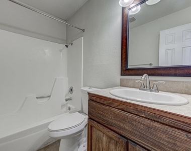 1711 Cricket Hollow Dr - Photo Thumbnail 6