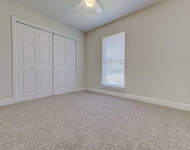 1711 Cricket Hollow Dr - Photo Thumbnail 5