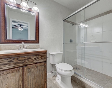 1711 Cricket Hollow Dr - Photo Thumbnail 11