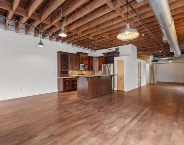 411 Brazos St - Photo Thumbnail 8