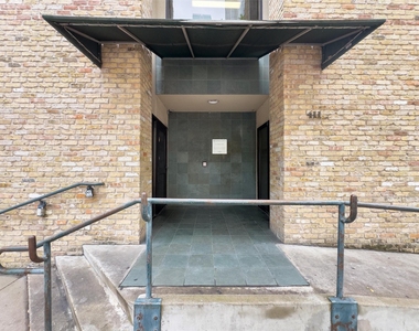 411 Brazos St - Photo Thumbnail 21