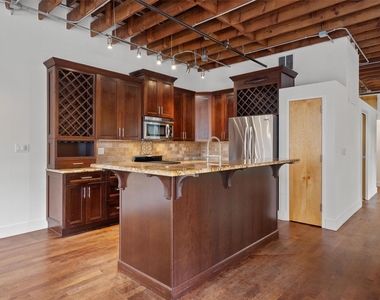 411 Brazos St - Photo Thumbnail 9