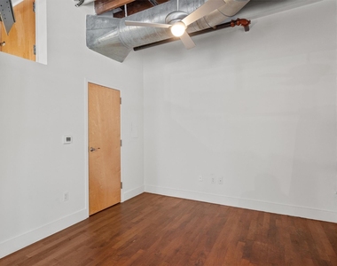 411 Brazos St - Photo Thumbnail 27