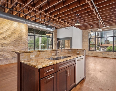 411 Brazos St - Photo Thumbnail 11