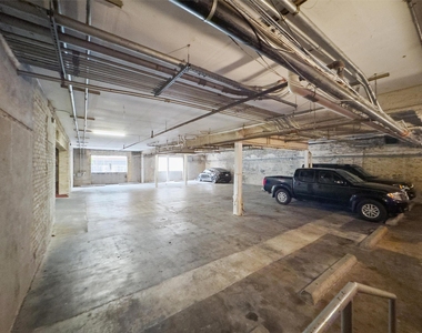 411 Brazos St - Photo Thumbnail 19