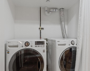 411 Brazos St - Photo Thumbnail 15