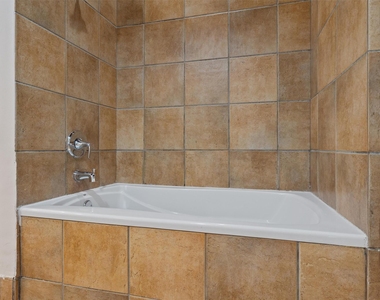 411 Brazos St - Photo Thumbnail 14