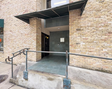 411 Brazos St - Photo Thumbnail 20