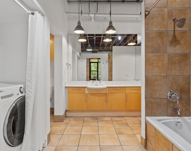 411 Brazos St - Photo Thumbnail 12