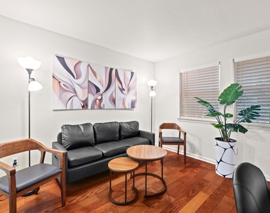 1110 W 22nd St - Photo Thumbnail 11