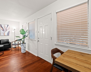 1110 W 22nd St - Photo Thumbnail 15