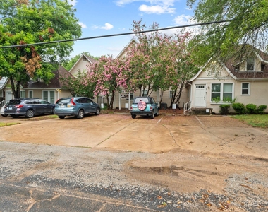 1110 W 22nd St - Photo Thumbnail 1