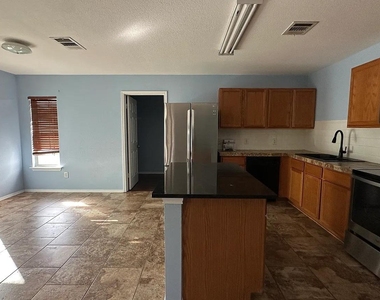 13105 Lofton Cliff Dr - Photo Thumbnail 3