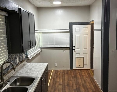 537 Alder Street - Photo Thumbnail 2