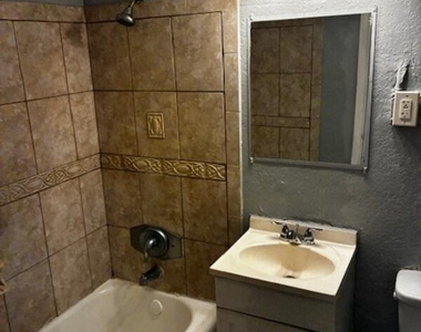 311 W Ashley Street - Photo Thumbnail 16