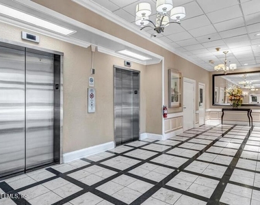 311 W Ashley Street - Photo Thumbnail 6