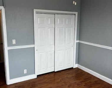 311 W Ashley Street - Photo Thumbnail 8