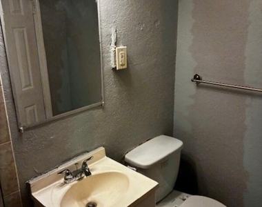 311 W Ashley Street - Photo Thumbnail 13