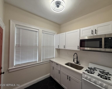 2744 Riverside Avenue - Photo Thumbnail 7