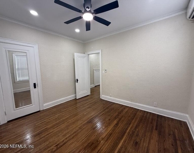 2744 Riverside Avenue - Photo Thumbnail 3