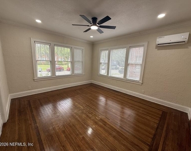 2744 Riverside Avenue - Photo Thumbnail 9