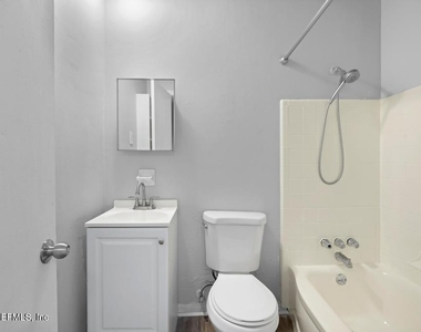 2146 Inwood Terrace - Photo Thumbnail 15