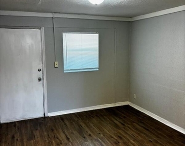 2146 Inwood Terrace - Photo Thumbnail 3