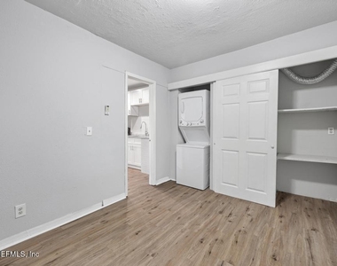 2146 Inwood Terrace - Photo Thumbnail 10