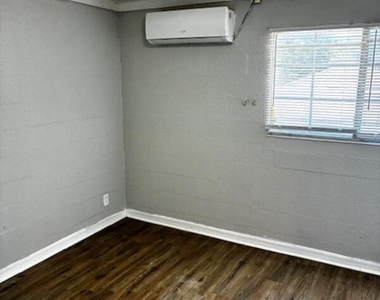 2146 Inwood Terrace - Photo Thumbnail 5