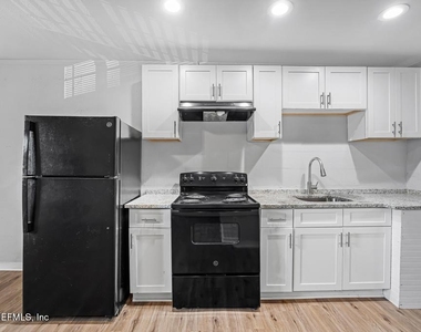 2146 Inwood Terrace - Photo Thumbnail 7