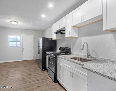 2146 Inwood Terrace - Photo Thumbnail 8