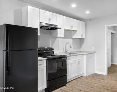 2146 Inwood Terrace - Photo Thumbnail 5