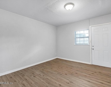 2146 Inwood Terrace - Photo Thumbnail 14