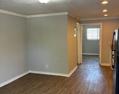 2146 Inwood Terrace - Photo Thumbnail 4