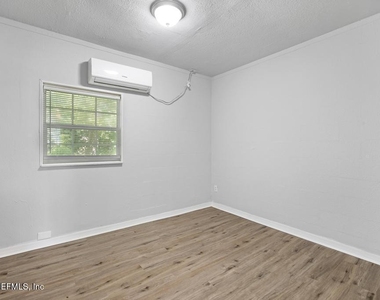 2146 Inwood Terrace - Photo Thumbnail 9