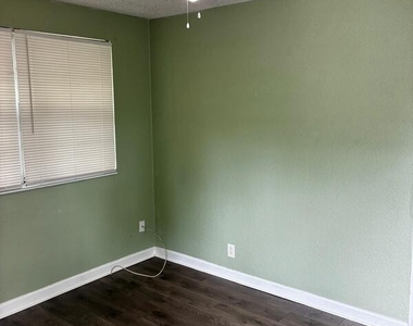 1823 6th Street - Photo Thumbnail 3