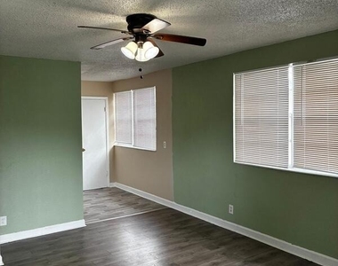 1823 6th Street - Photo Thumbnail 8