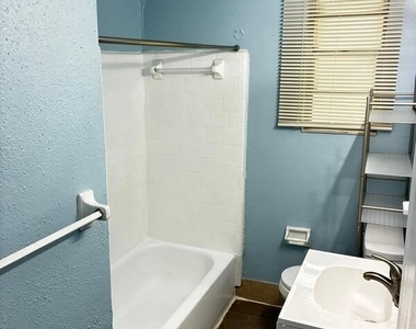 1823 6th Street - Photo Thumbnail 10