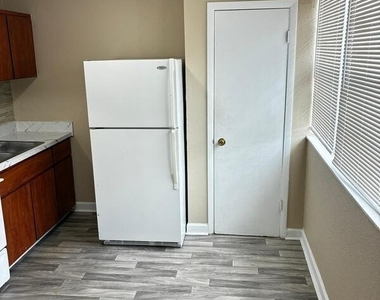 1823 6th Street - Photo Thumbnail 4